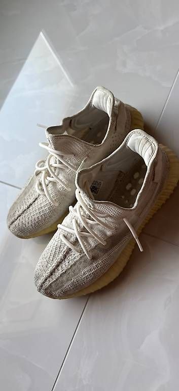 Herrenschuhe: adidas Yeezy Boost 350 V2 Bone  44,5  – Gebraucht aus Pregassona von Nicolas-Lusenti 1