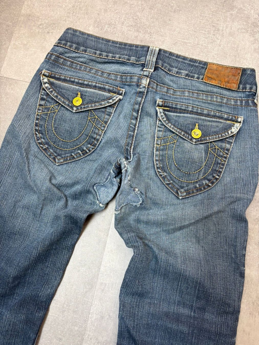 True Religion Jeans: True Religion Bootcut Flared Jeans - Grösse M/30 – Usato da Werdenberg venduto da hase.vintage 2