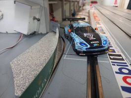 Carrera Digital 132 Aston Martin Vantage GT3