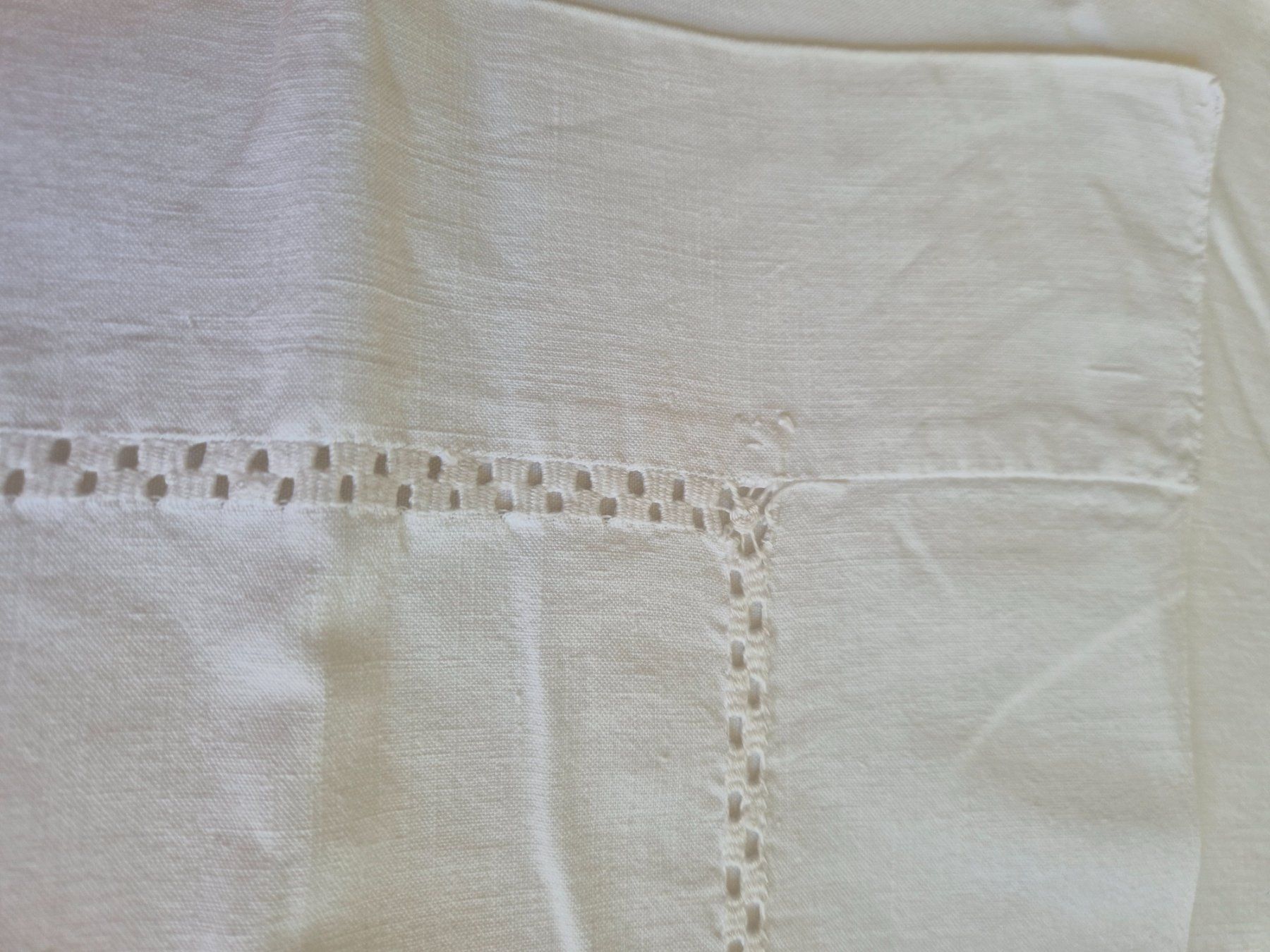 Biancheria da letto: Grose antikes Leinen Leintuch mit Monogramm "IE" bestickt – Usato da Bern venduto da aronari 6