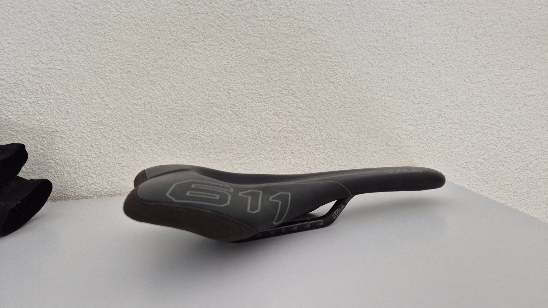 Ersatzteile: Sattel SQlab 611 Ergowave 14cm schwarz Carbon – Gebraucht aus Freienbach von Sector1 7