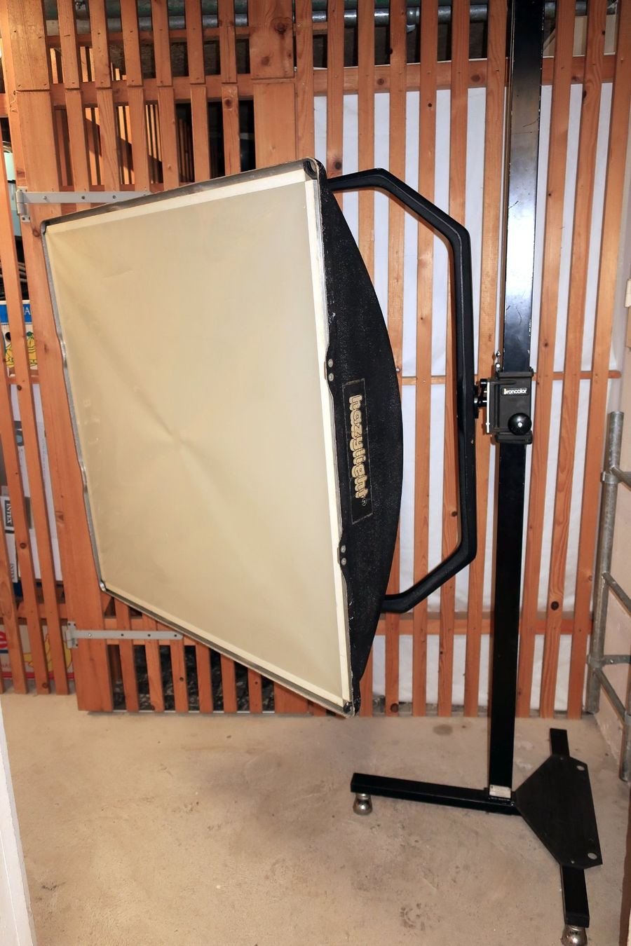 Broncolor Flashs: Broncolor Hazylight 100cm komplett mit Stativ – D'occasion à Zürich par dnk_nrd8