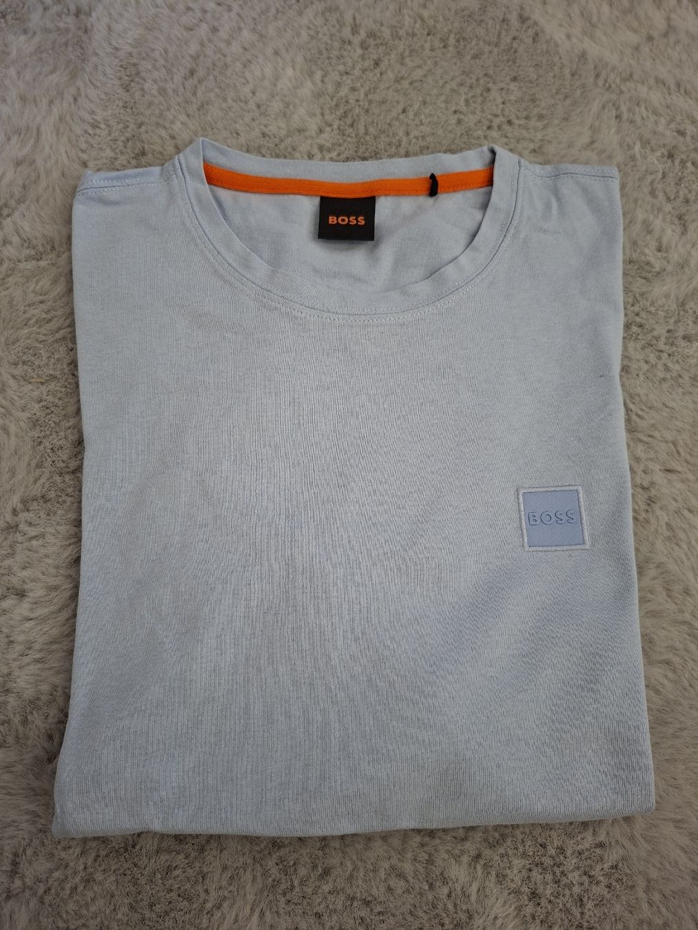 Hugo Boss T-Shirts: T-shirt BOSS bleu clair taille M  – Gebraucht aus Renens VD von ser_j2fn