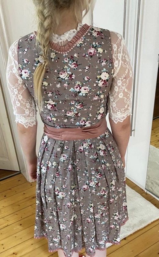 Vestiti: Dirndl Alpenfee Blumenmuster grau Grösse 36 getragen – Nuovo (secondo la descrizione) da Kloten venduto da mor_m8mp 2