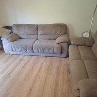 Zwei Sofas beige Textilbezug guter gebrauchter Zustand