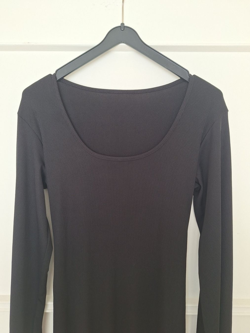 Vestiti: Robe noire slim fit, taille M neuve – Nuovo (secondo la descrizione) da Lausanne venduto da anta-123 1