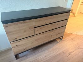 Moderne Kommode in Eiche/Schwarz – in gutem Zustand