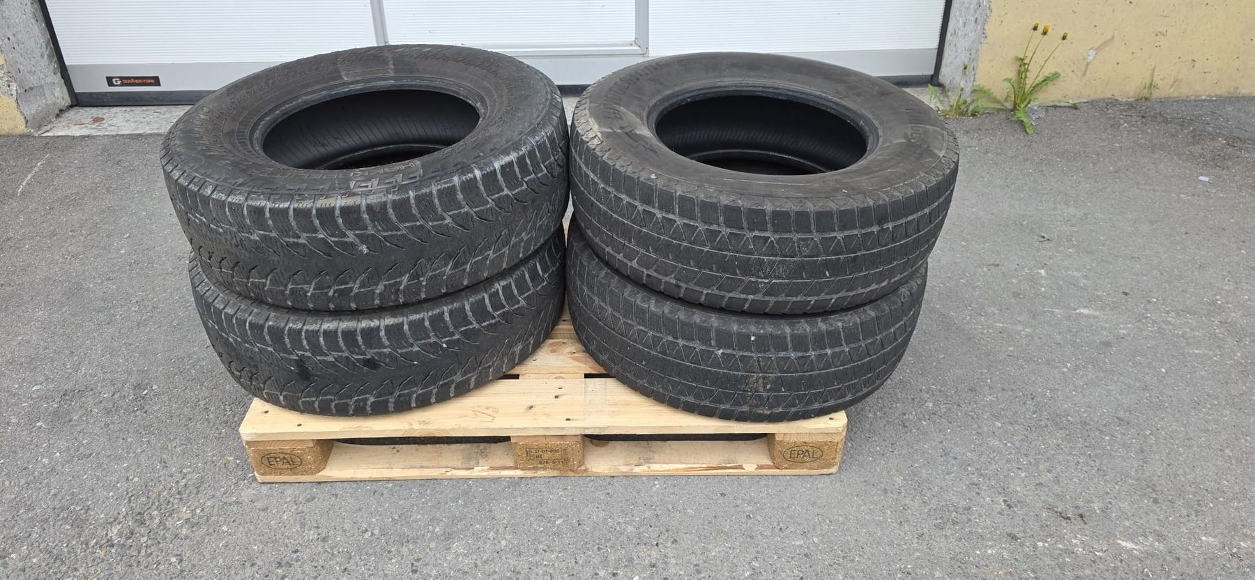 Pneumatici & Ruote complete: pneu lt265/70R17 – Usato da Reichenburg venduto da AK_78
