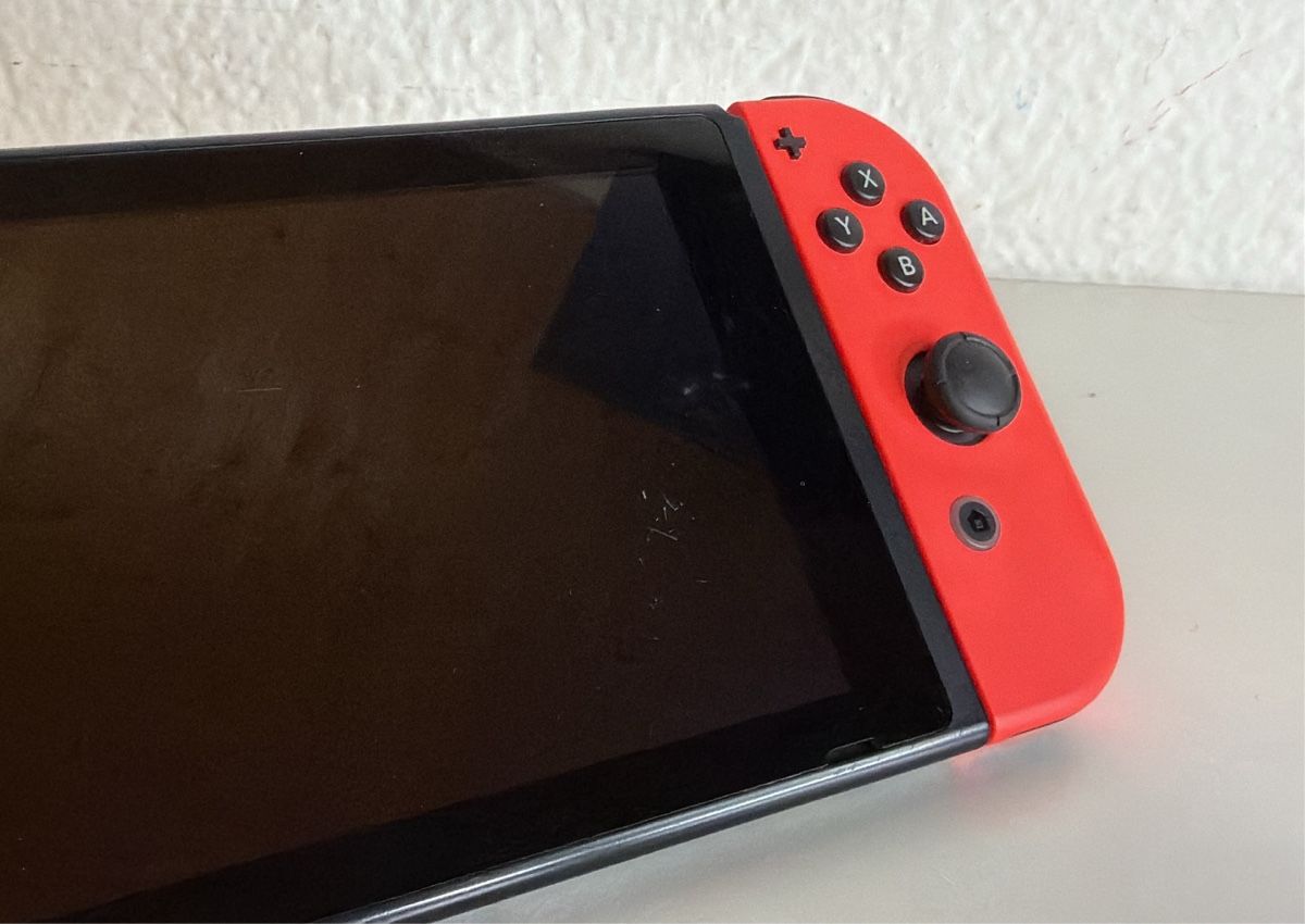Nintendo Console: Nintendo Switch Console with Mario Odyssey Case 🎮 – Usato da Ehrendingen venduto da bubulence 3