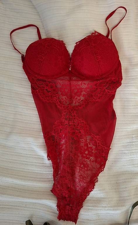 Autres dessous: Spitzen-Dessous-Set grün & rot / Grösse S – D'occasion à Affoltern am Albis par Feather 4