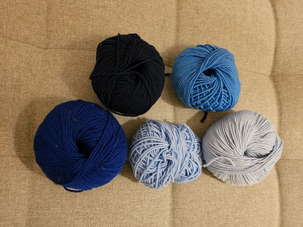 Woll-Fingerschlaufe, Faden, handgestrickter Schal, Wollknäuel, grobe
