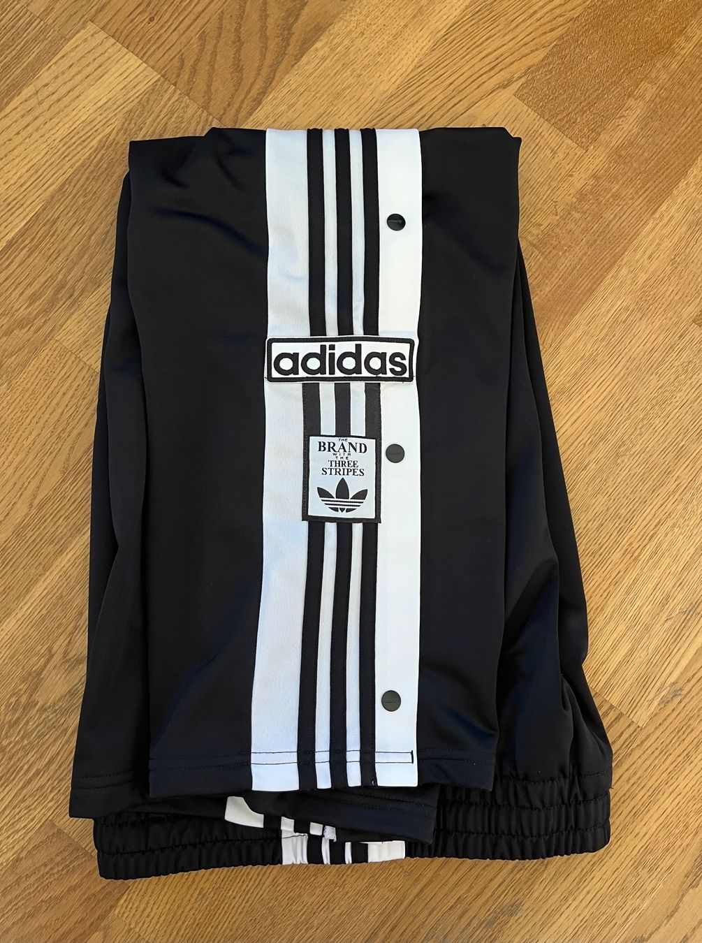 Adidas Hosen: Adidas Jogginghose 164 – Neu (gemäss Beschreibung) aus Arlesheim von Kunghelenie 1