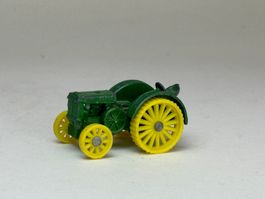 GB- Traktor Metallmodell grün grösser wie 1/87