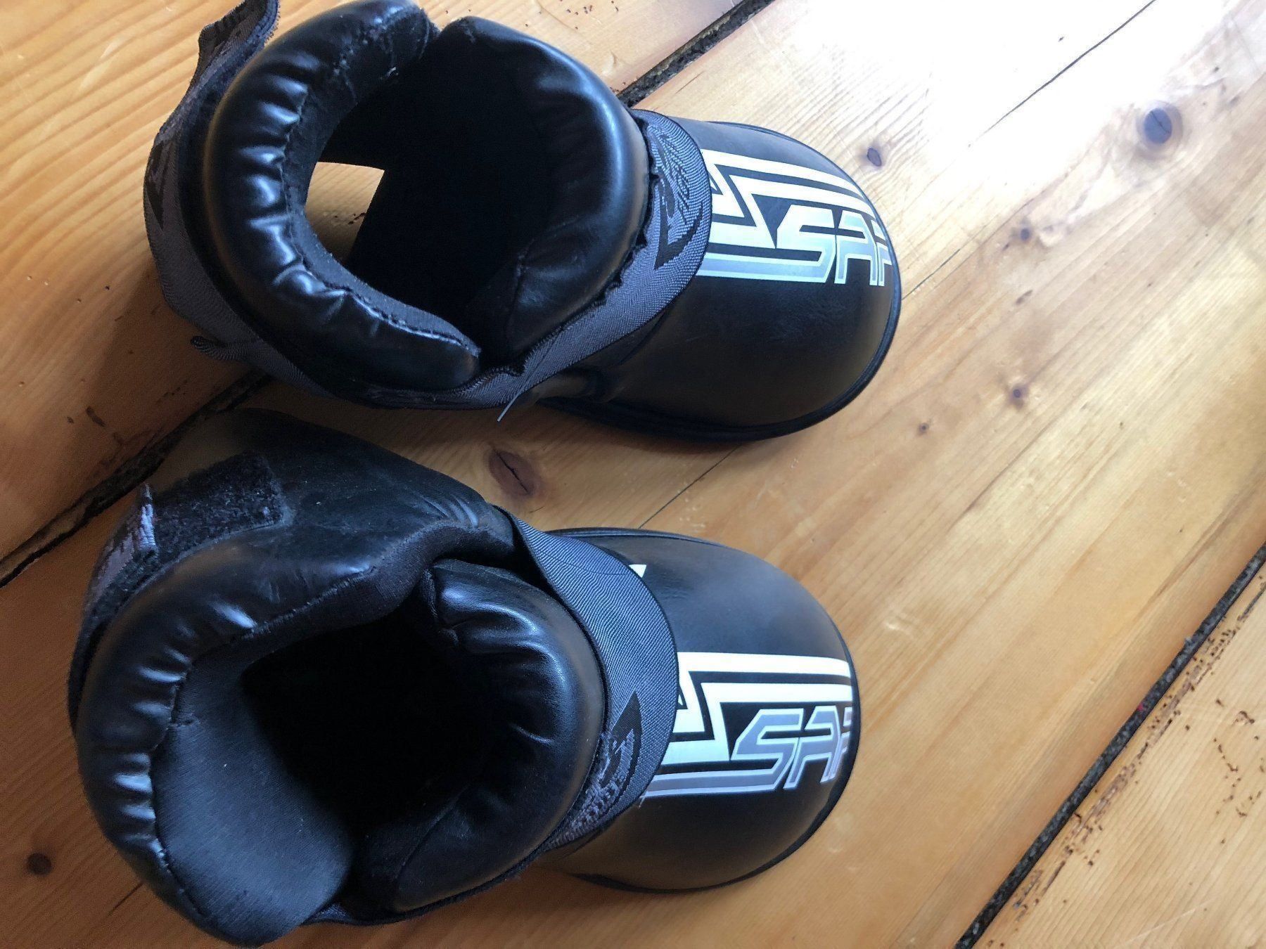 Herrenschuhe: Karate Kickboxing Kinderschuhe – Gebraucht aus Innertkirchen von Urbachtal 1