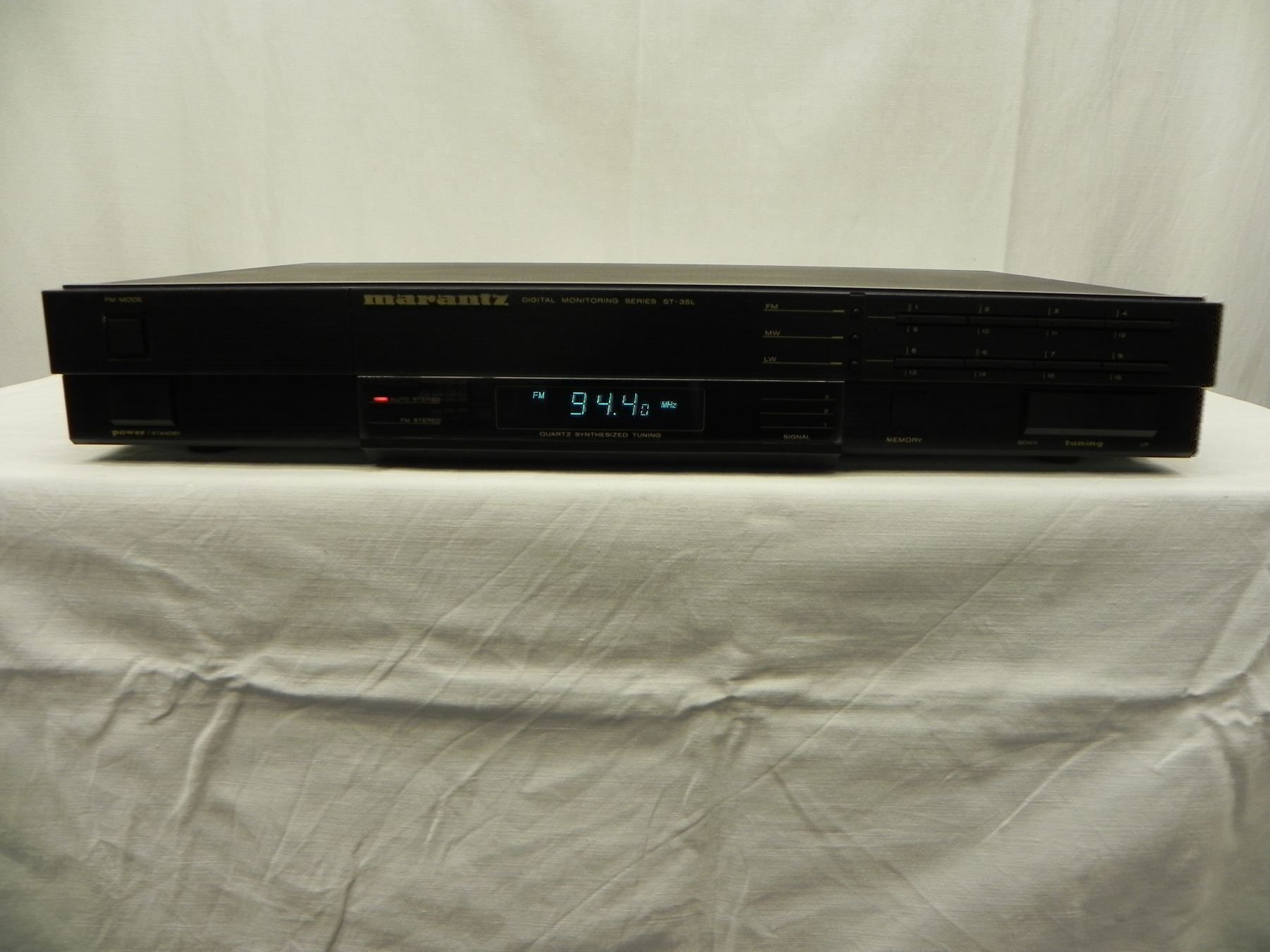 Radio: Marantz ST-35L Tuner – Usato da Basel venduto da Life-Style-Art