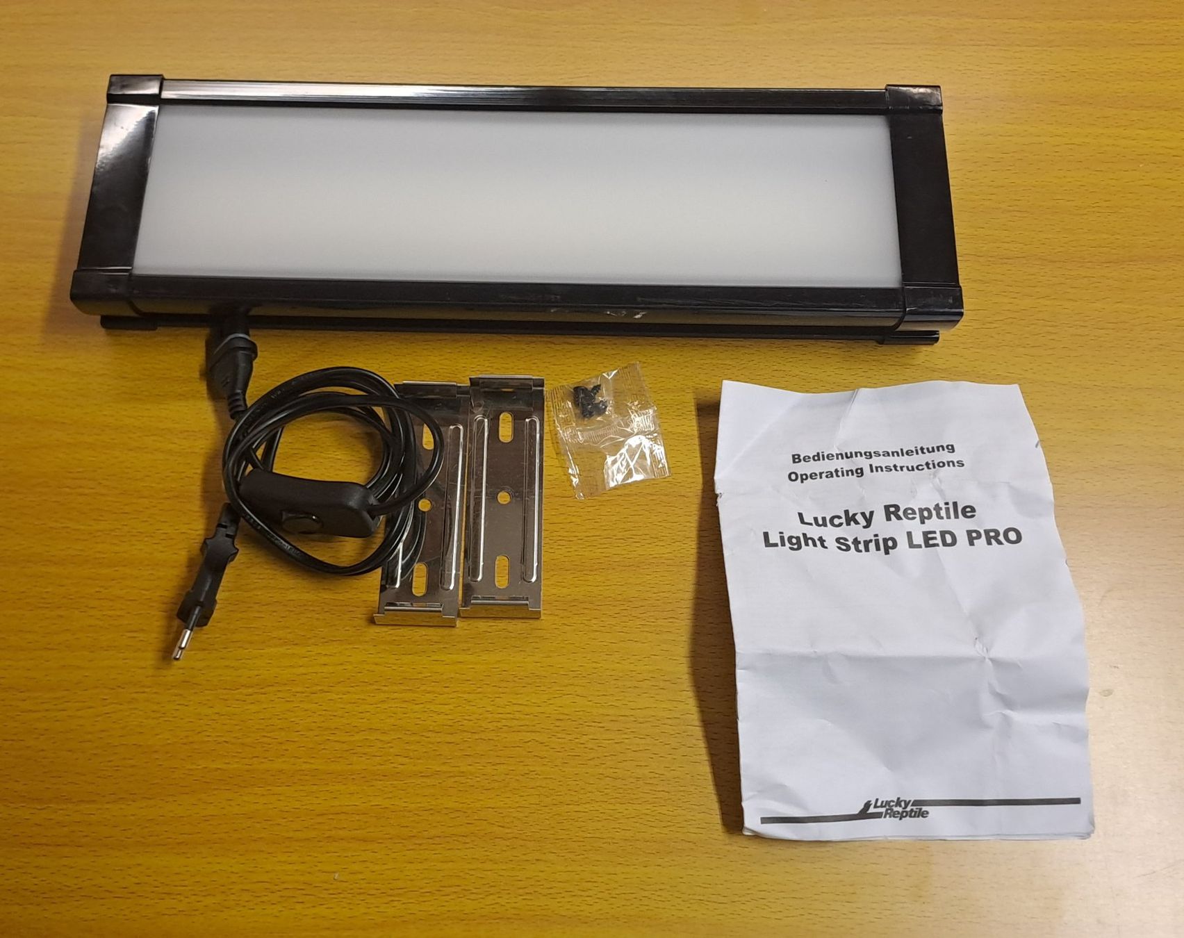 Lampade: Lucky Reptile Light Strip LED PRO 16W 40cm – Usato da Bünzen venduto da Rtron 2