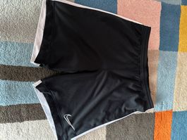 1 Paar Nike Fussballshorts Dri-Fit Gr. XL 158-170
