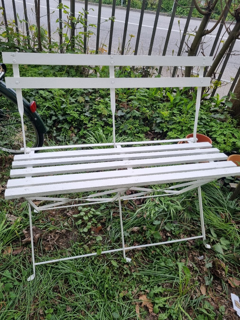 Panchine: Antike kleine 2 Sitz  Gartenbank – Usato da Grellingen venduto da Swissmeen
