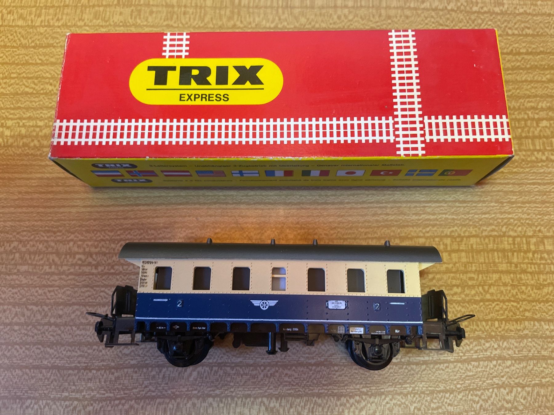 Trix Modellini di ferrovie: Trix Express H0 53331200 2. Klasse – Usato da Suhr venduto da Daneli7 4