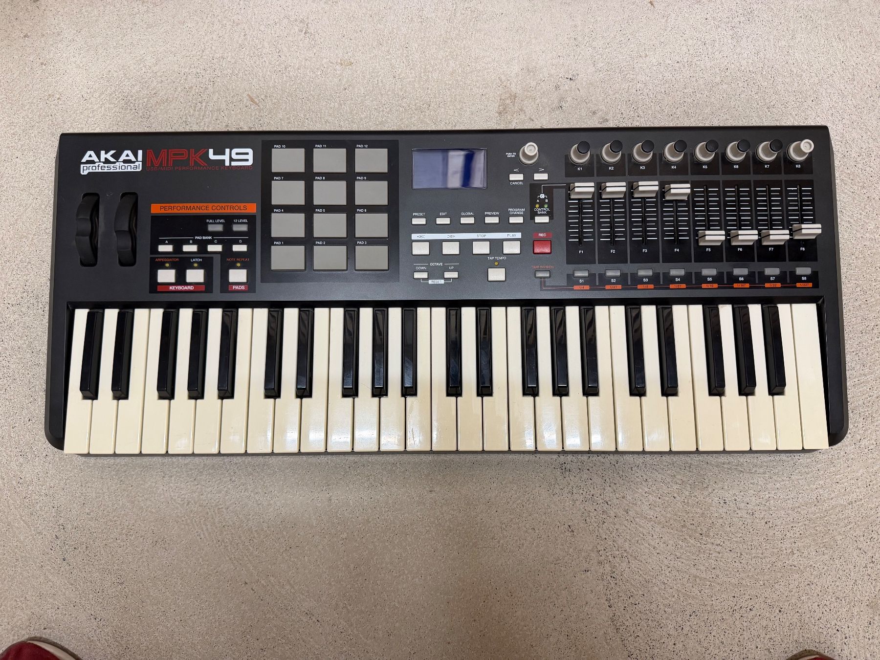 Akai Strumenti musicali: MIDI Keyboard Akai Professional MPK49 – Usato da Dällikon venduto da luescher1992