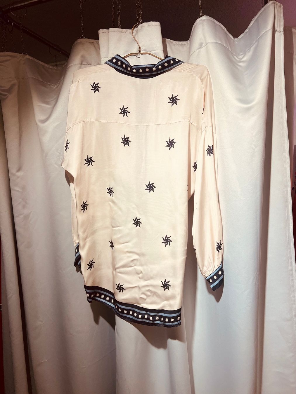 Blusen: Gerade fallende "Tigerbluse" mit Seide – Neu und originalverpackt aus Zürich von Naebeli 1