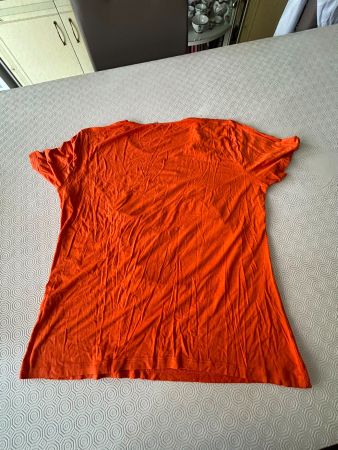 Maglietta arancione tg.XXL (veste piccola)