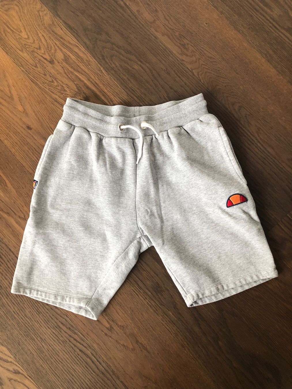 Ellesse Pantaloni: Ellesse Shorts – Usato da Oberkirch LU venduto da Gretlerfamily