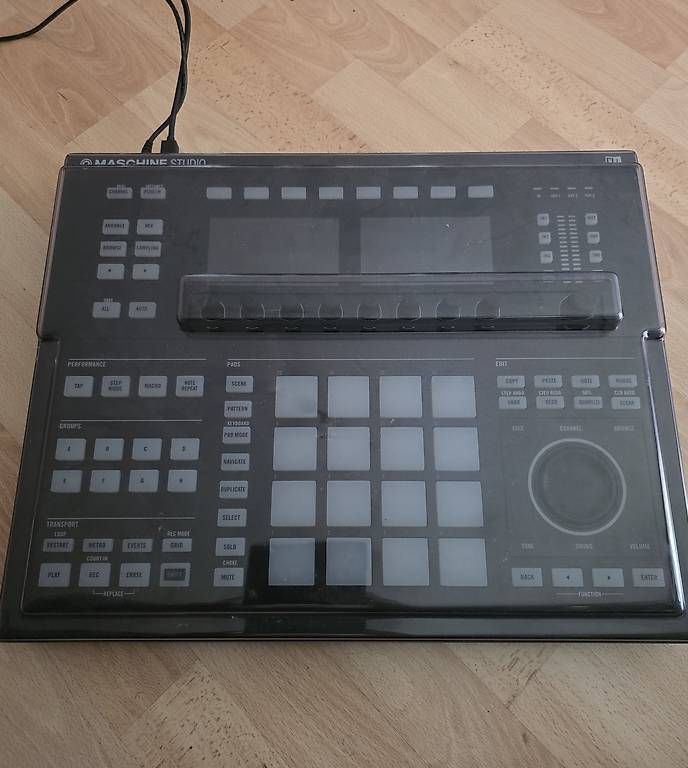 Instruments de musique: Maschine studio – D'occasion à Bronschhofen par doc.brow