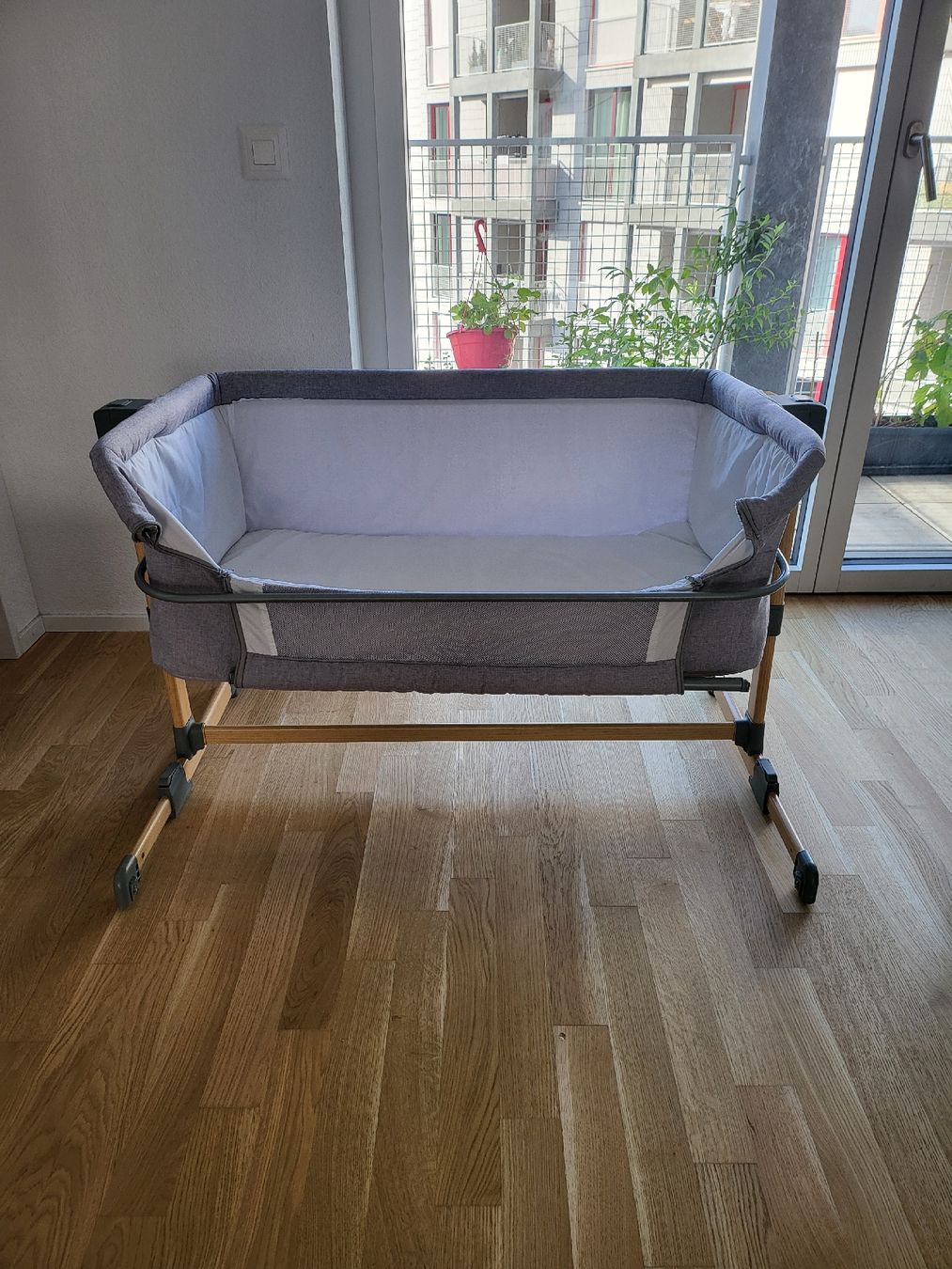 Betten: Beistellbett "nested", grau, guter Zustand – Gebraucht aus Horw von yan_f8l5