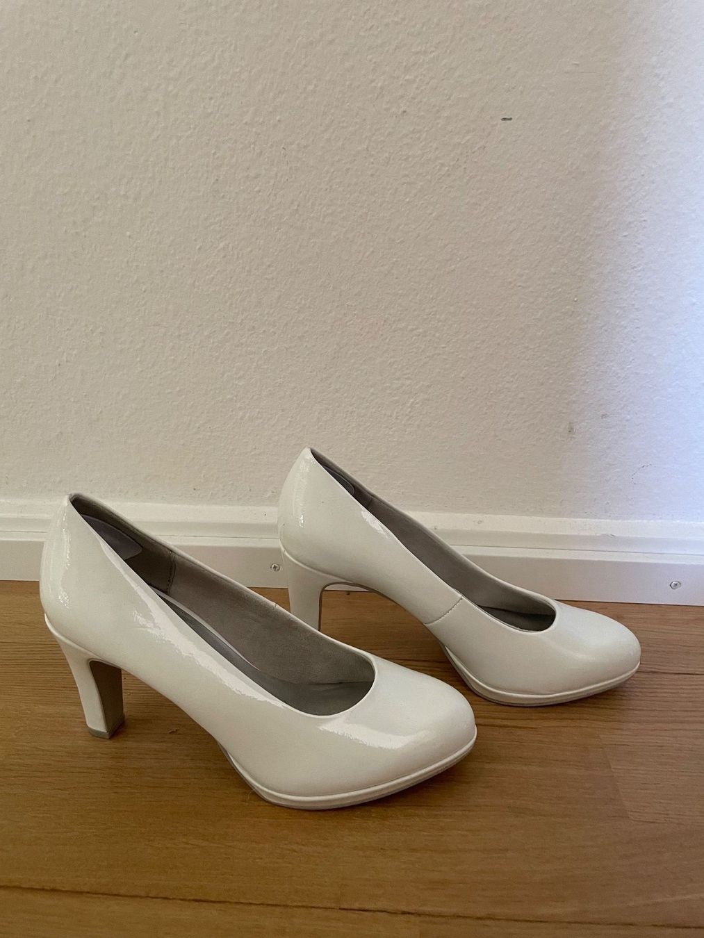 Scarpe da donna: weisse High-Heels, Grösse 40 – Nuovo (secondo la descrizione) da Basel venduto da kra_w6mq 1