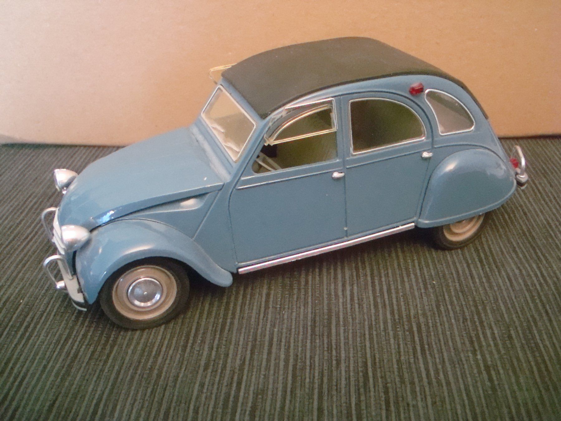Solido Modellini d'auto: Solido - Citroen 2CV - Ente - 1/17 – Usato da Neuenegg venduto da flohcante 2