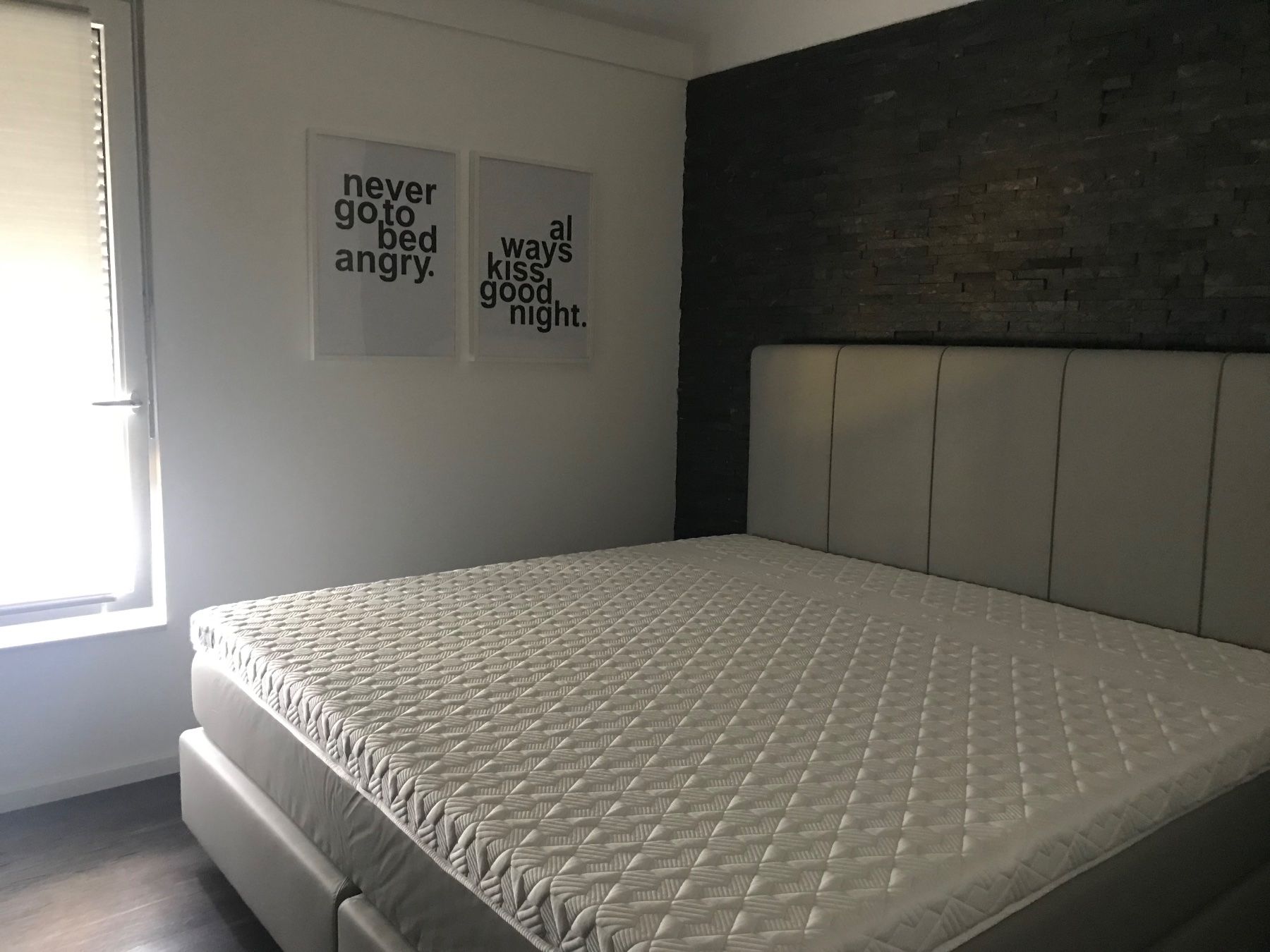 Betten: Boxspringbett 200cm x 200cm grau Kunstleder Schlaraffia – Gebraucht aus Mels von tam_r6tw 1