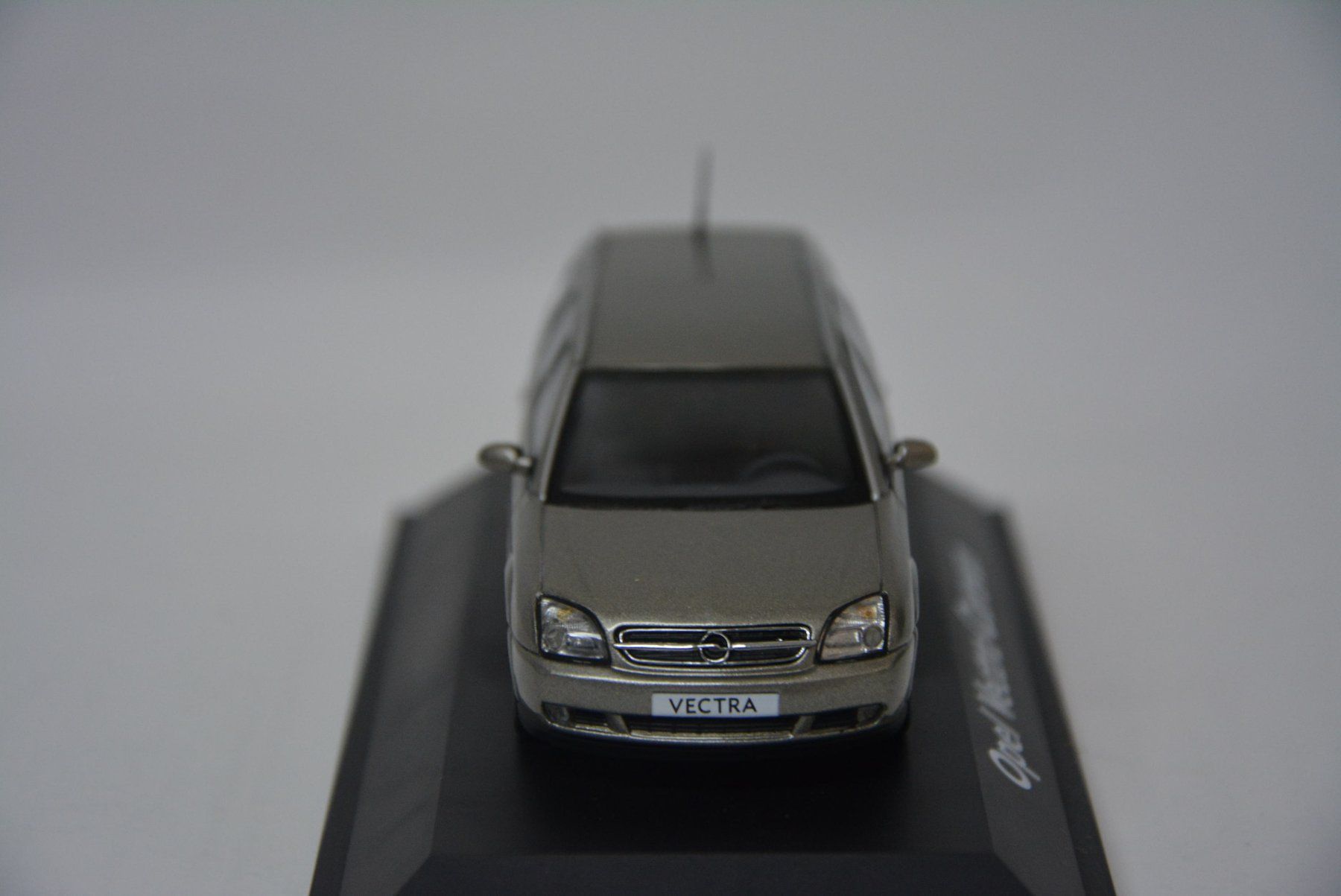 Opel Modellini d'auto: Opel Vectra Caravan , Schuco , 1:43 – Nuovo e nell'imballaggio originale da Goldach venduto da Feivel9 3