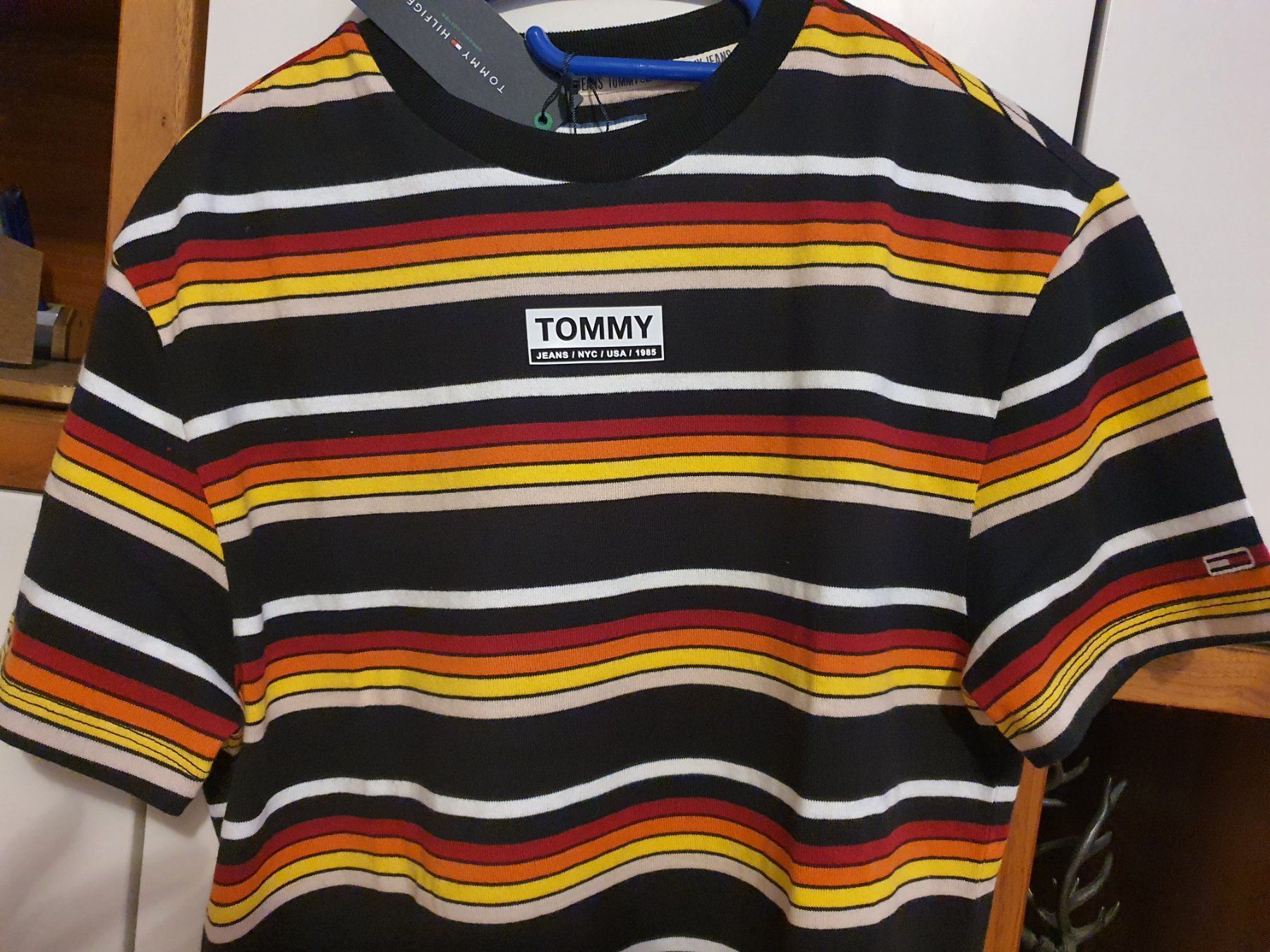 Tommy Hilfiger Camicie, T-shirt & Polo: Sehr schöne T.Shirt von TOMMY Gr. S – Nuovo e nell'imballaggio originale da Schaffhausen venduto da Jaggi 1