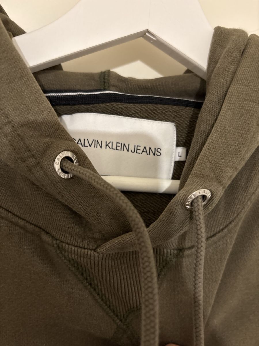 Calvin Klein Pullover & Sweatshirts: Calvin Klein Jeans Kapuzenpullover – Gebraucht aus Muttenz von s24_6nnd 2