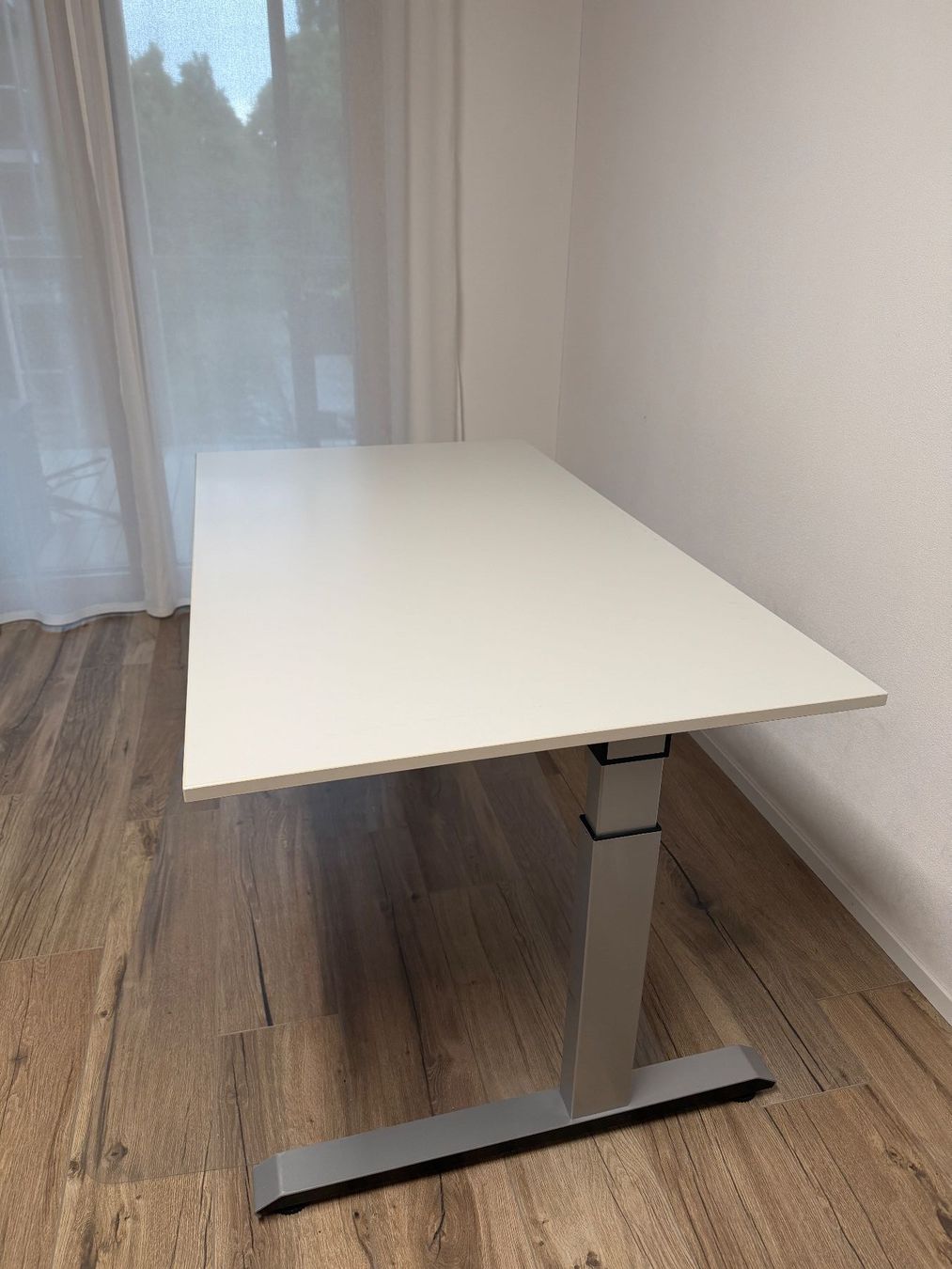 Sedus Scrivanie: Schreibtisch 140 x 80 – Usato da Frauenfeld venduto da nic_sc9b 1