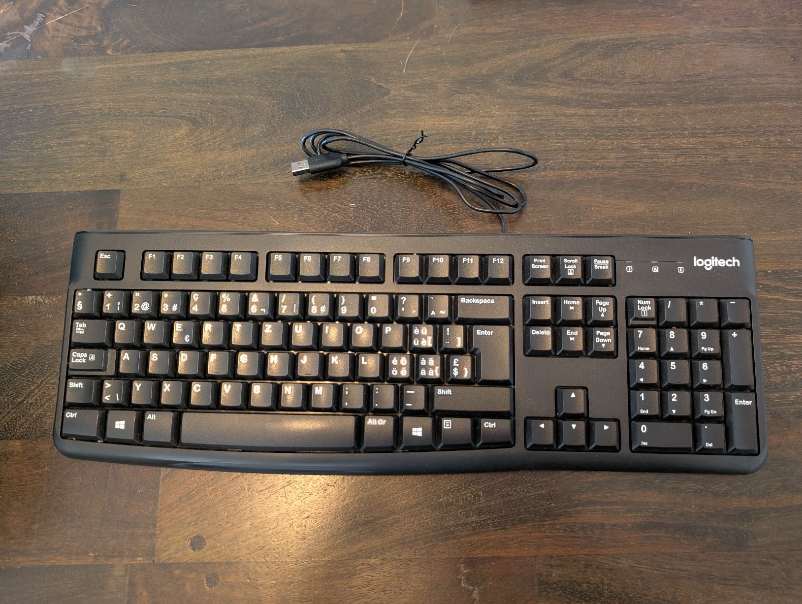 Logitech Tastiere: Tastatur Logitech K120 USB-Keyboard, neuwertig – Nuovo (secondo la descrizione) da Sursee venduto da Sen.Lu