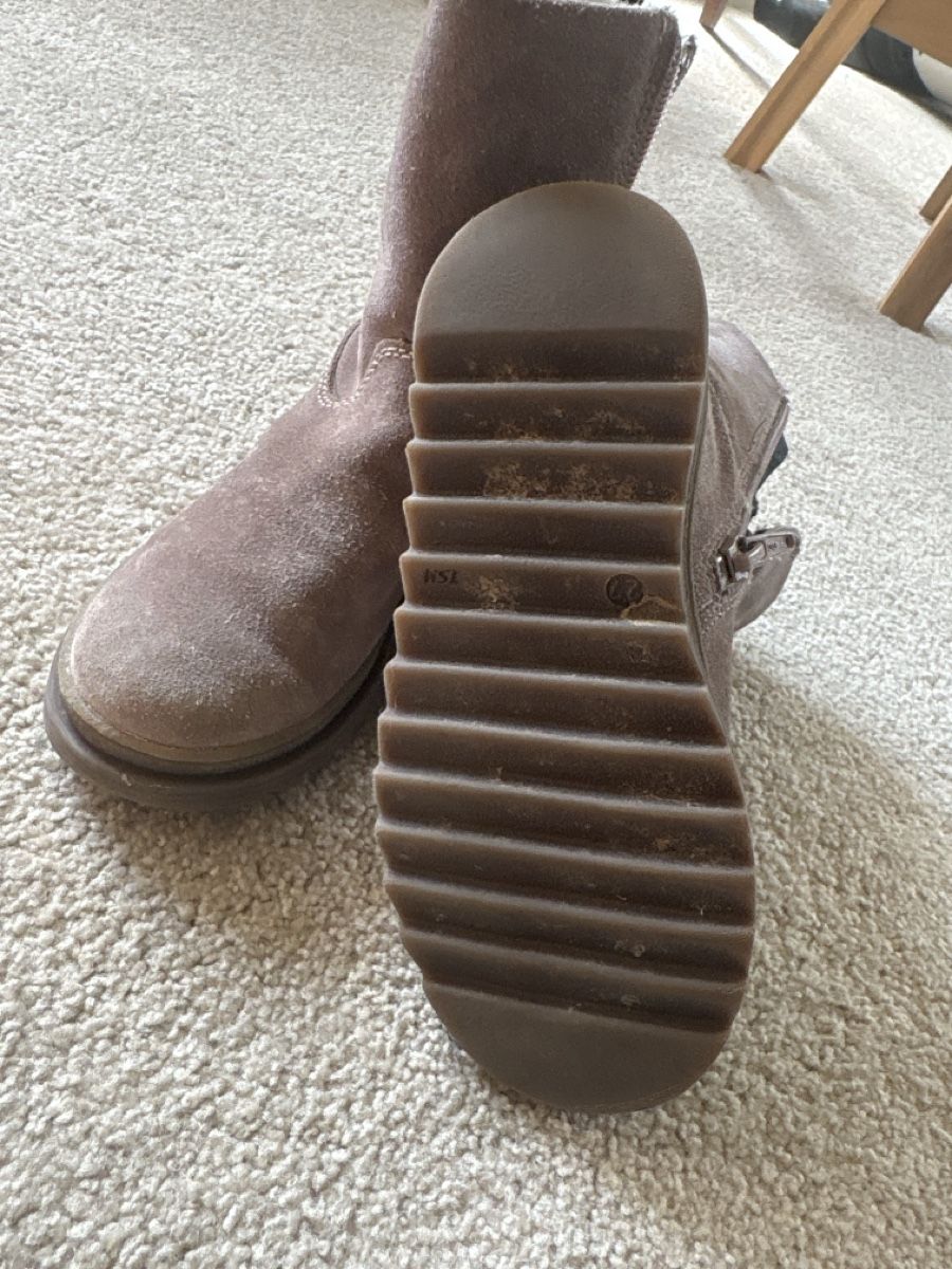 Schuhe für Mädchen: Bottes en suède T. 27 Richter  – Gebraucht aus Villars-Bramard von dadesc 1