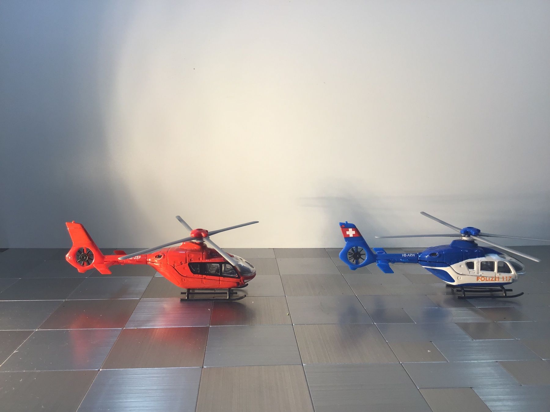 Modellini d'auto: EC-135 POLIZEI HELIKOPTER  1:87 – Usato da Männedorf venduto da Modelle-aller-Art 1
