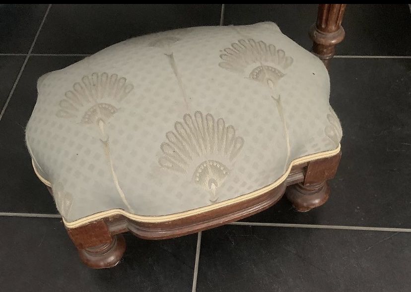 Divani: Antikes Sofa mit  1 Sessel und 1 Fusshocker – Usato da Scheuren venduto da streifenfisch 2