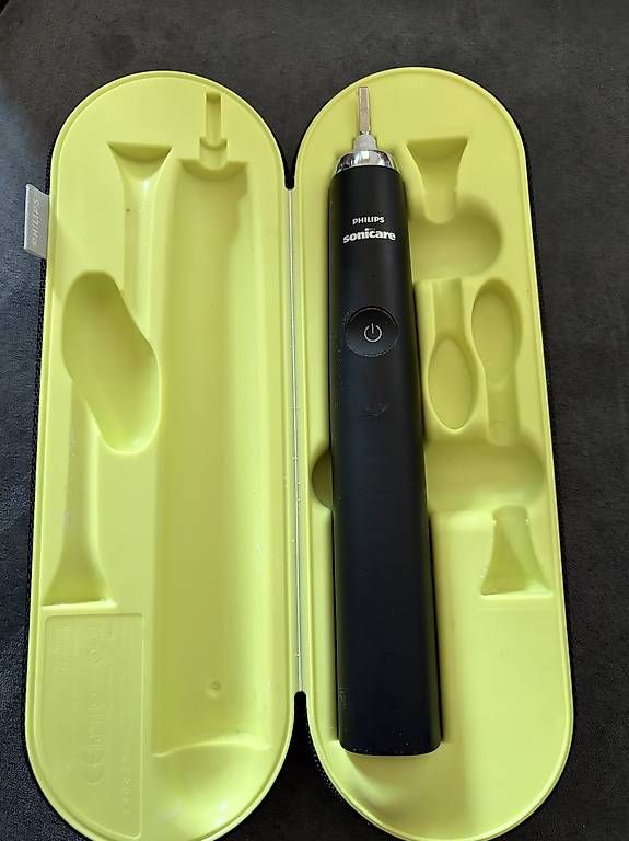 Zahnpflege: Philips Sonicare electric toothbrush with case – Gebraucht aus Lugano von dia_5857