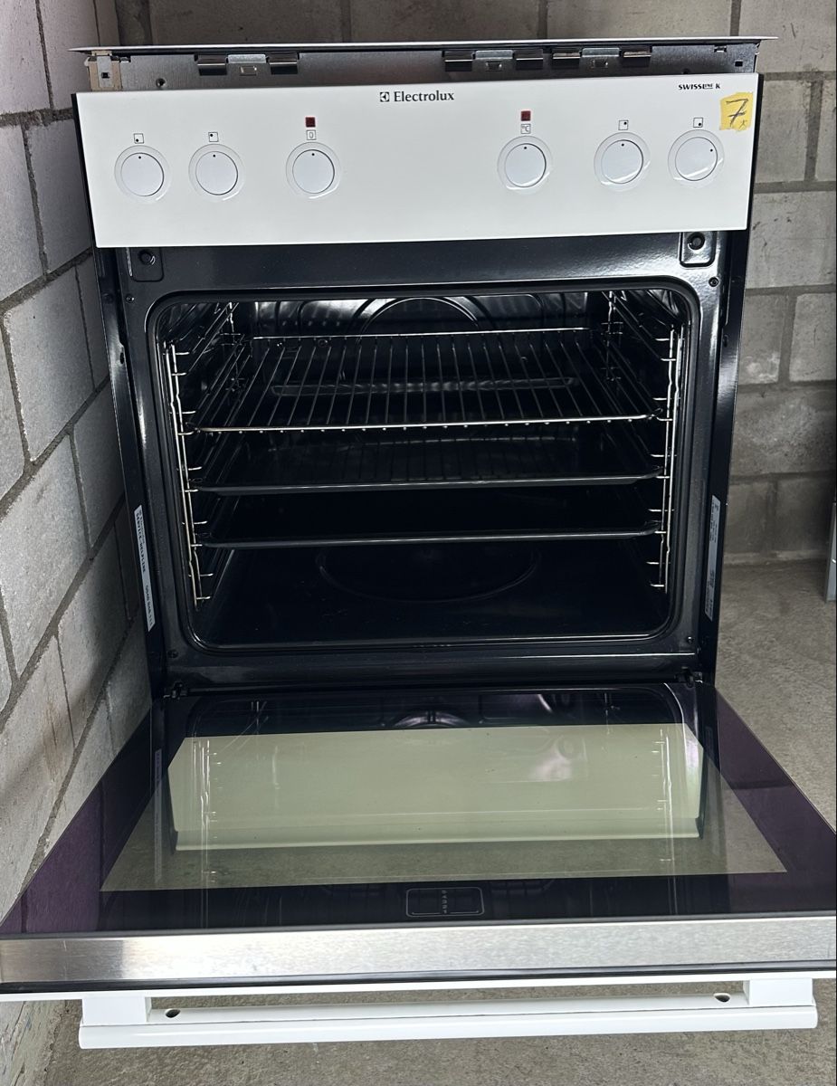 Appareils de cuisine: Elektrolux Backofen mit Glaskeramikherd – D'occasion à Pieterlen par kra_s8rv 3