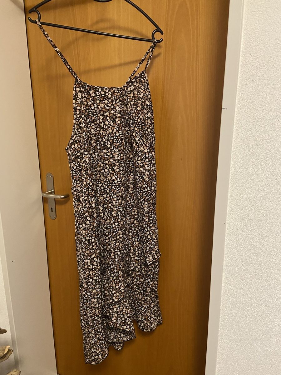 Robes: Kleid – Neuf (Voir description) à Ausserberg par ani_7jqv