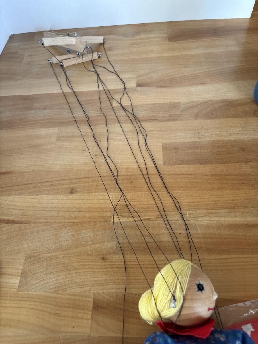 Giocattoli: Marionette Frau aus Holz – Usato da Rümlang venduto da euqinom16 3