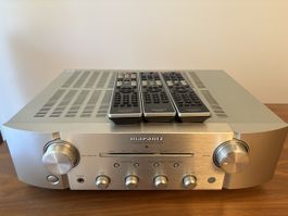 Gebrauchter Marantz-Verstärker mit diversen Kabeln