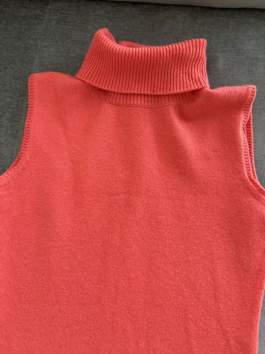 Pullover & Sweatshirts: McLeod Rollkragenpullover ärmellos Koralle – Gebraucht aus Wimmis von rimnakit 1