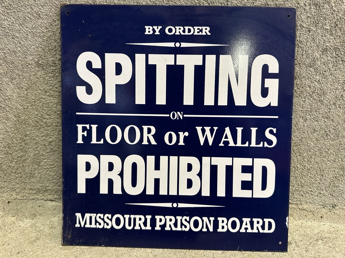 Schilder: Spitting floor walls – Gebraucht aus Reinach AG von rares75
