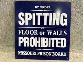 Spitting floor walls