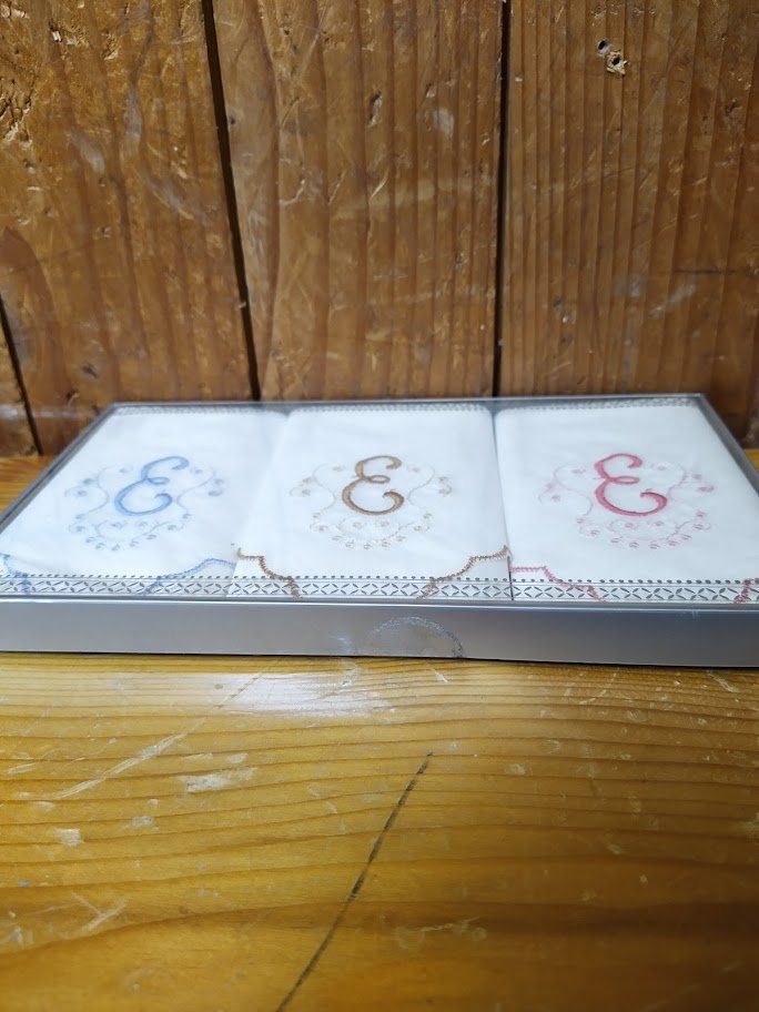 Altro in  Abbigliamento & Accessori: 3er Set Taschentücher mit Monogramm "E", Vintage Look – Nuovo (secondo la descrizione) da Walkringen venduto da petro06 3
