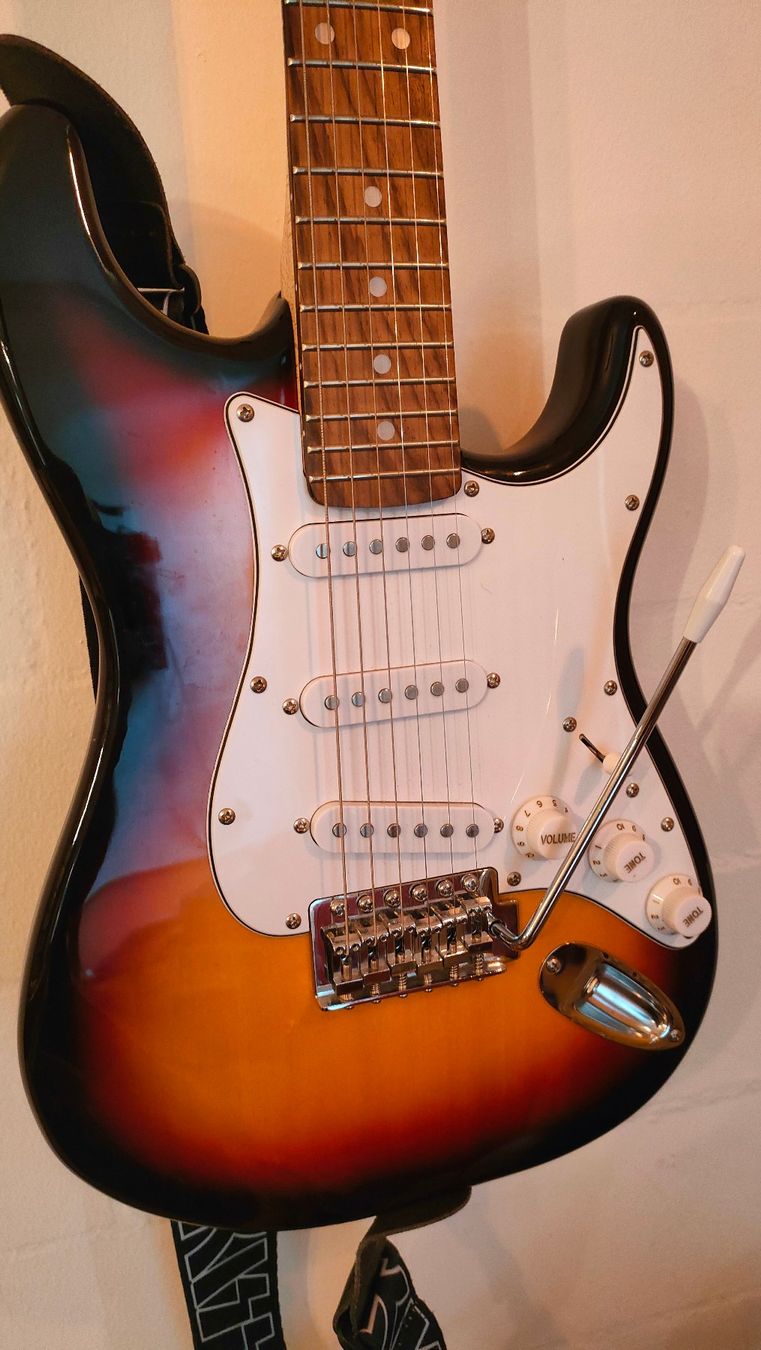 Aria Strumenti musicali: E-Gitarre Set für Kinder – Usato da Zürich venduto da Carpenters-of-Old 3